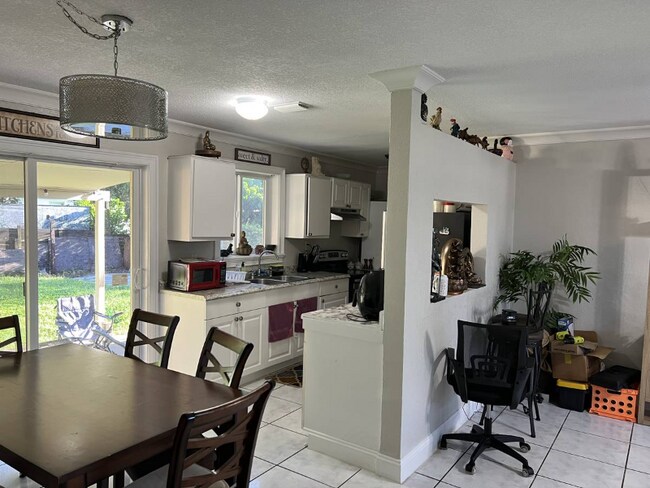 Foto del edificio - 6327 SW 2nd St