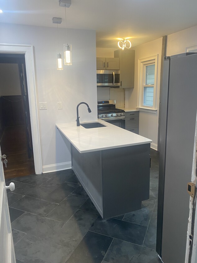 Foto principal - 637 W Delavan Ave