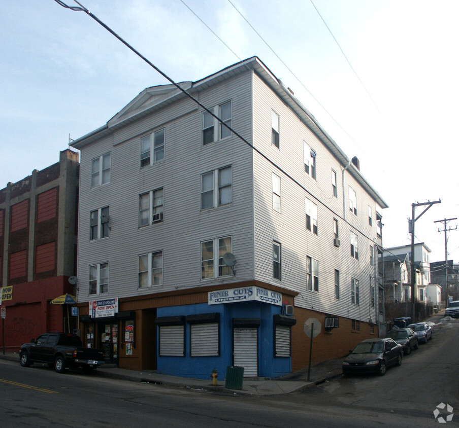 Building Photo - 138 Cherry St