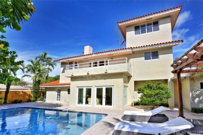 Foto del edificio - 370 Harbor Ln