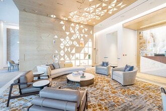 Building Photo - 987 Queen St