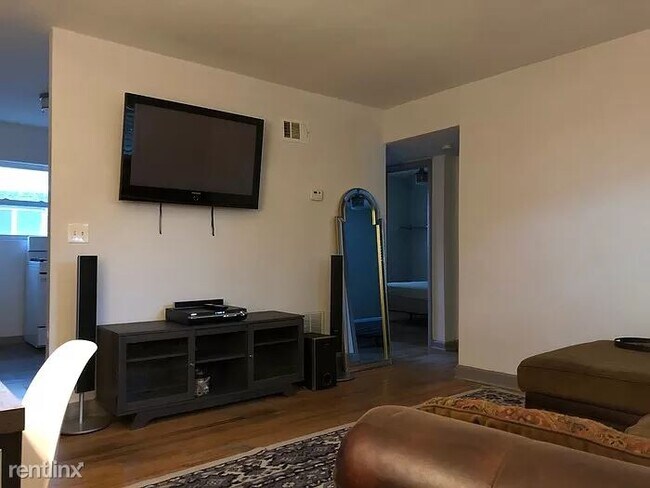 Foto del edificio - 2 br, 1 bath Apartment - 902 Stuyvesant Ave