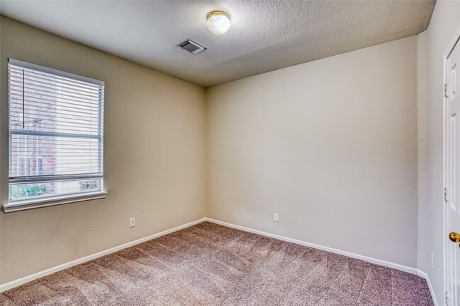 Building Photo - 21615 Balsam Brook Ln