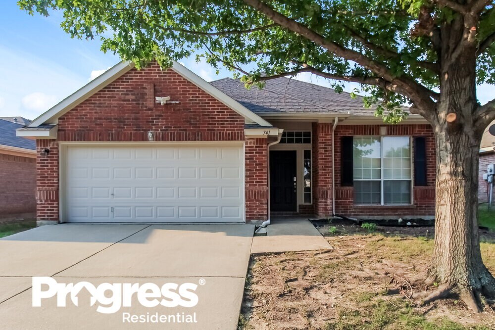 Primary Photo - 741 Silverbrook Dr