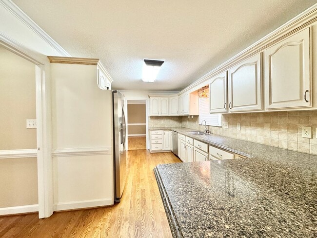 Building Photo - Spacious 3 Bedroom with Backyard Pool