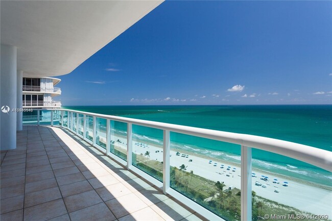 Building Photo - 10101 Collins Ave