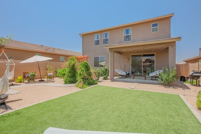Building Photo - LA ESTANCIA!!  2 STORY HOME!!4 Bedroom 2.5...