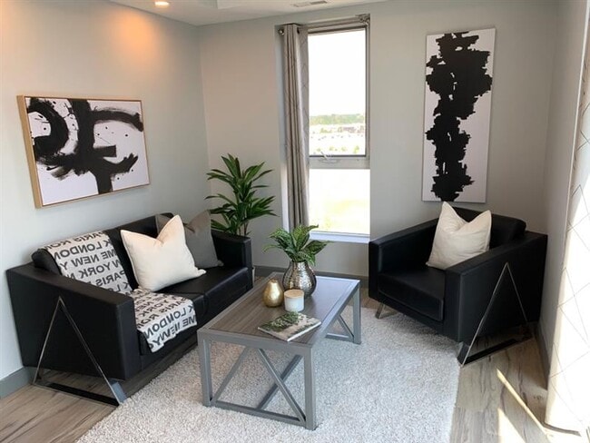 Interior Photo - The HUB - Towers 5 & 6