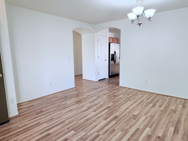 Building Photo - 3-bedroom, 2-bathroom home with walled bac...