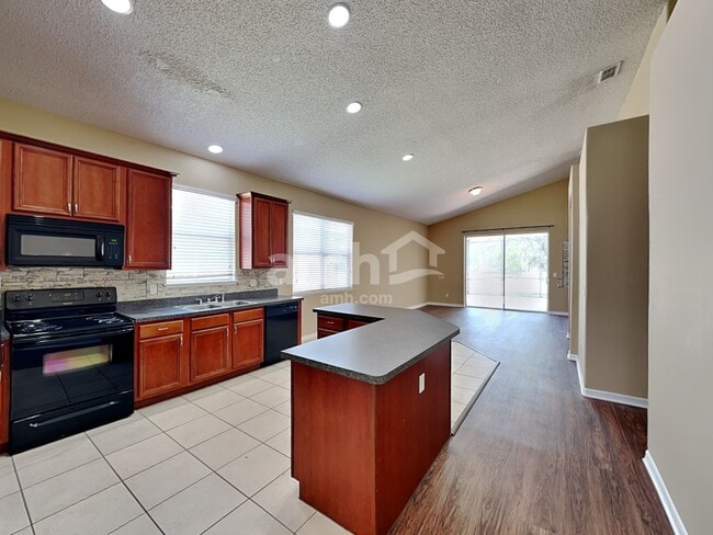 Foto del edificio - 1714 Cedar Lake Dr