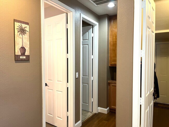 Foto del edificio - 7729 Villa Gabriela Ave