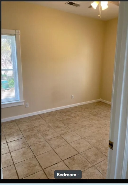 Front of bedroom - 911 Oak St