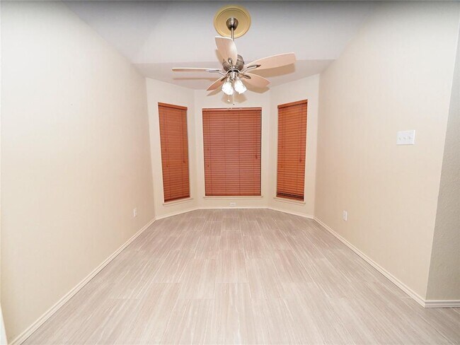 Foto del edificio - 1161 Kentra Dr