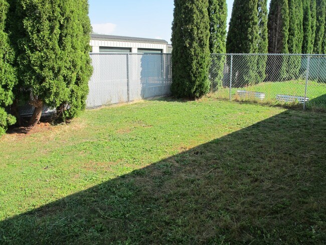 Foto del edificio - 14360 N Cassia St