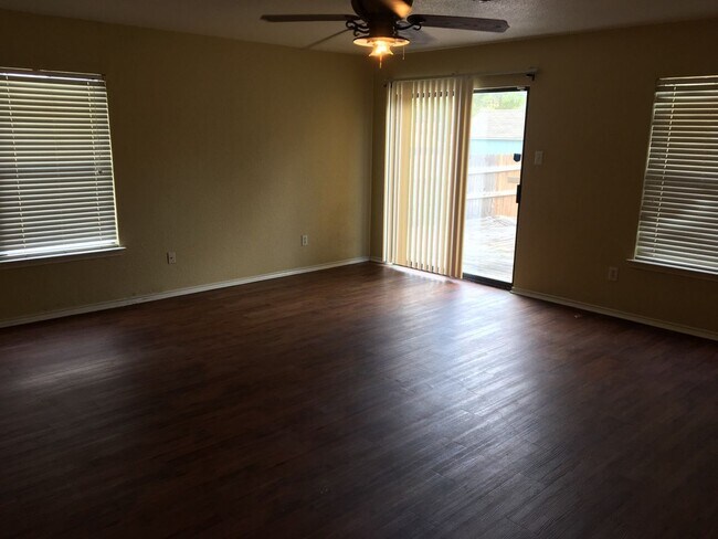 Foto del edificio - Spacious 4 Bed/2 Bath in Saddlewood Estates