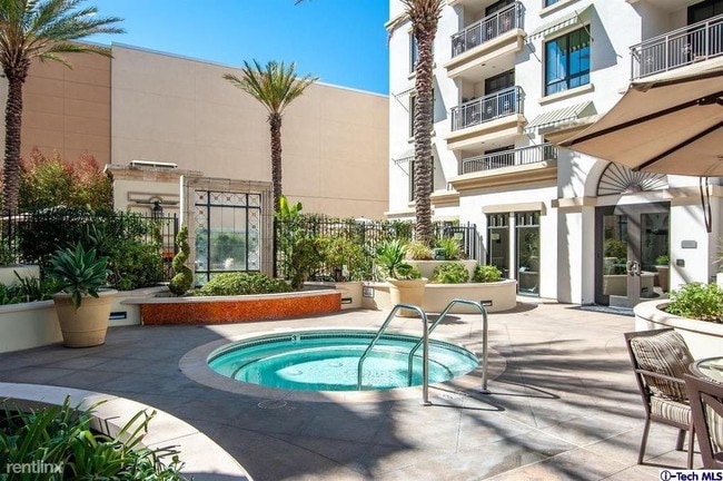 Building Photo - 2 br, 2.5 bath Condo - The Excelsior at th...