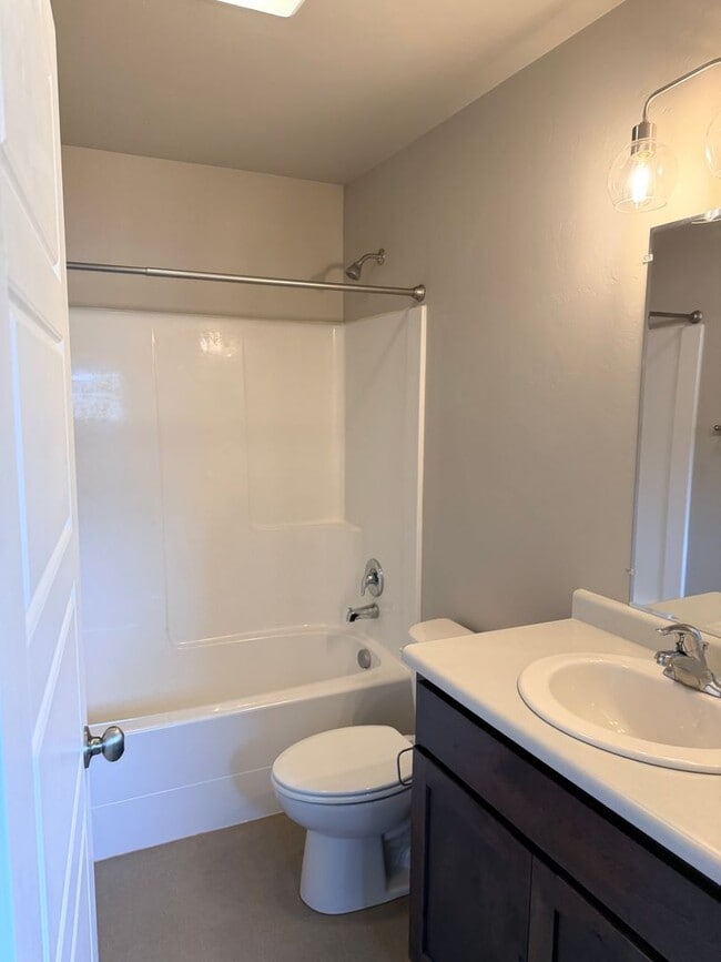 Building Photo - Fantastic one bedroom