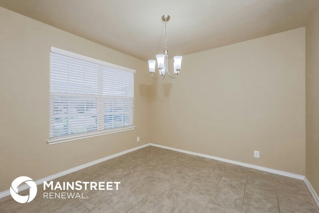 Building Photo - 8939 Hickman Pk