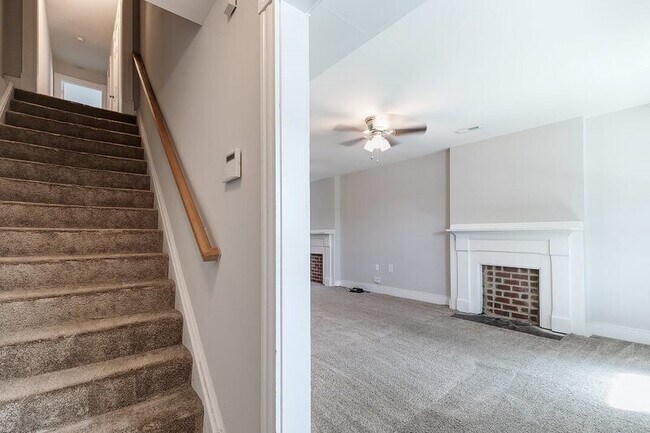 Building Photo - 1816 Parkwood Ave