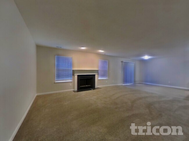 Foto del edificio - 594 Sun Ridge Blvd