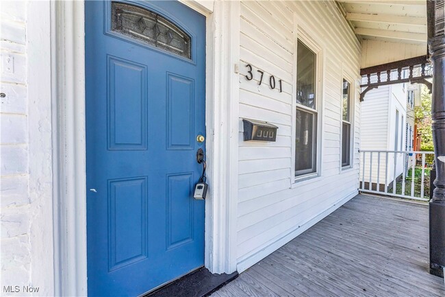 Building Photo - 3701 Chatham Ave
