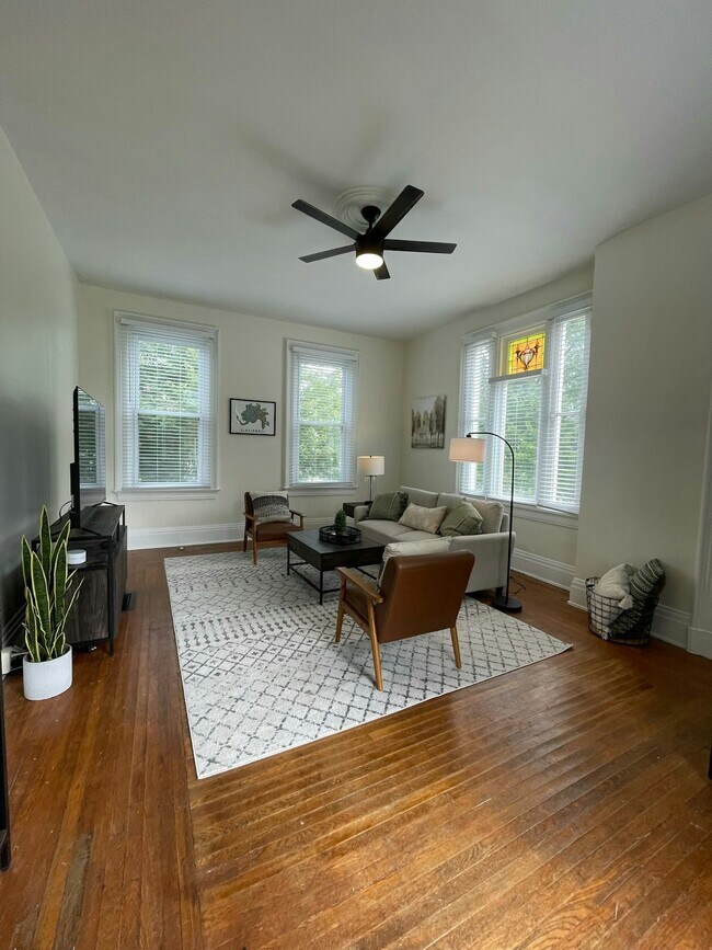 Foto del edificio - 3729 Maple Park Ave