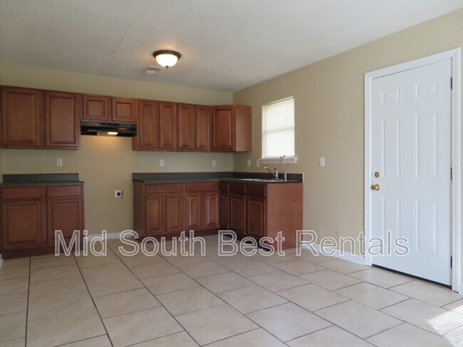 Building Photo - 3380 Plum Rd