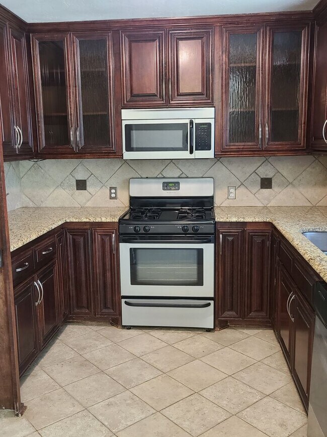 Foto del edificio - 1216 Westlawn Dr