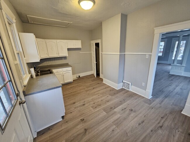 Building Photo - 1852 E 32nd St