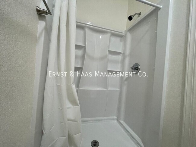 Building Photo - Now leasing, Lovely 1 Bedroom Apartment!