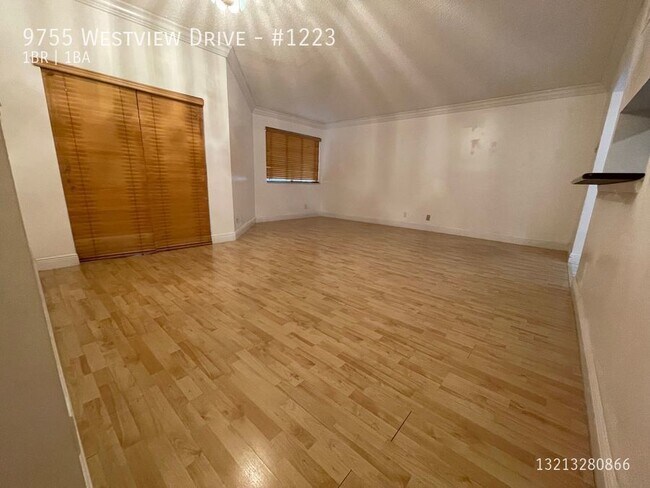 Foto del edificio - 9755 Westview Dr