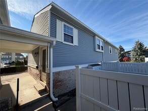 Building Photo - 20923 W Glen Haven Cir