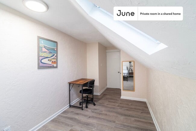 Building Photo - Room in Shared 6 bed/2 bath home