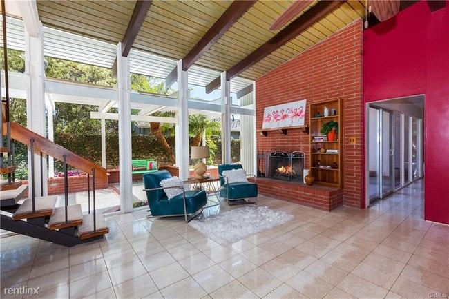 Building Photo - 4 br, 4 bath House - 504 Santiago Ave