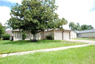 Building Photo - 1402 River Rock Dr
