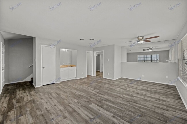 Building Photo - 600 Starlinda Ct