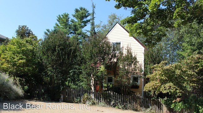 Foto del edificio - 1 br, 1 bath House - 12 Baird Lane