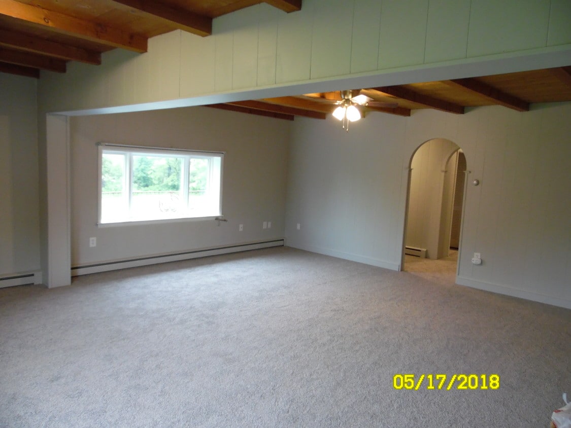 Living room - 1924 York Rd