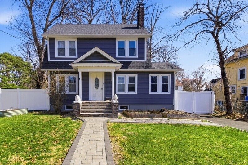 Photo - 925 Plainfield Avenue