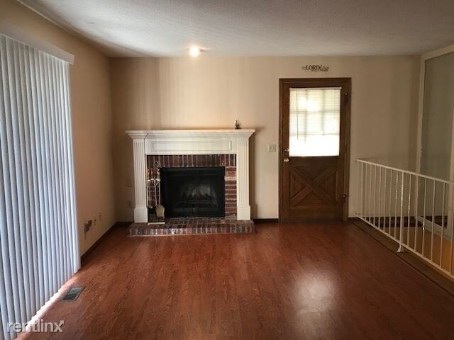 Building Photo - 1012 S Cypress