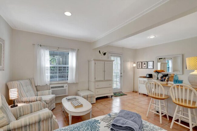 Building Photo - 2800 Broadway