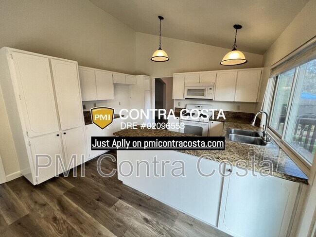 Building Photo - 2611 Biscay Way