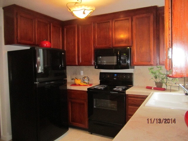 Building Photo - Scotts Valley Townhome with Garage!