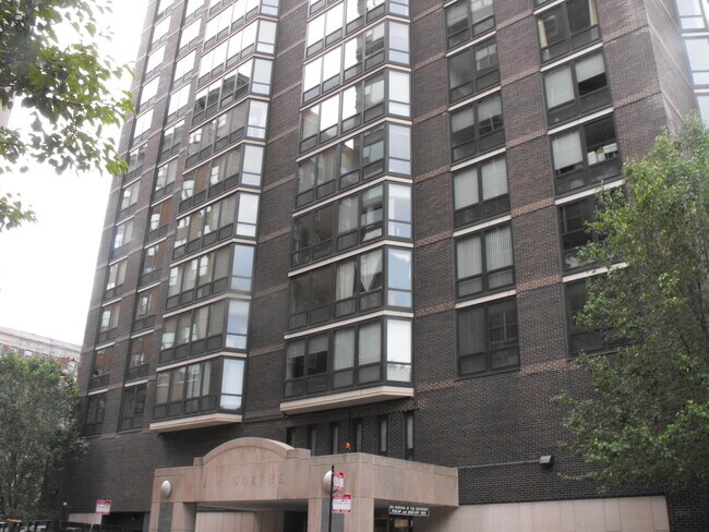 Foto del edificio - 21 W Goethe St