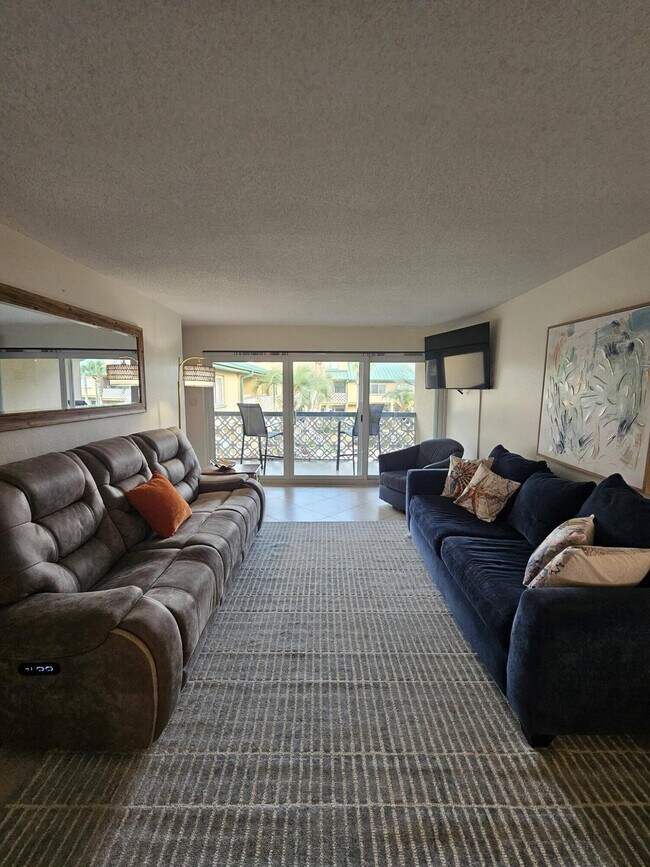 Foto del edificio - 1530 Miracle Strip Pkwy SE