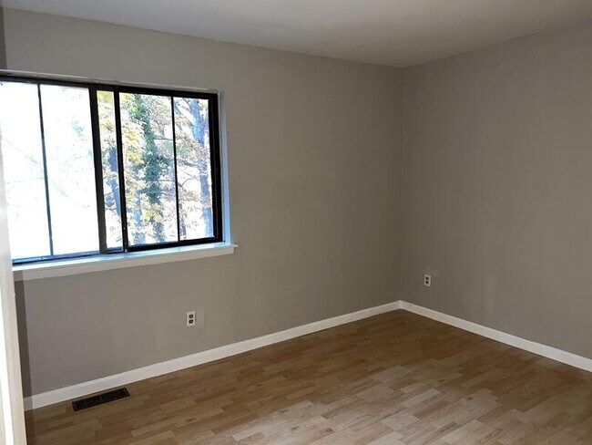 Building Photo - 1211 Teakwood Pl
