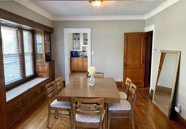 Building Photo - 11710 Buckingham Ave