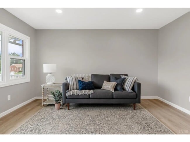 Foto del edificio - 3 Bedroom 1 Bathroom