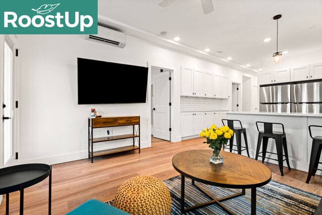 Foto del edificio - Furnished Bedroom with Private Bath in Jamaica Plain