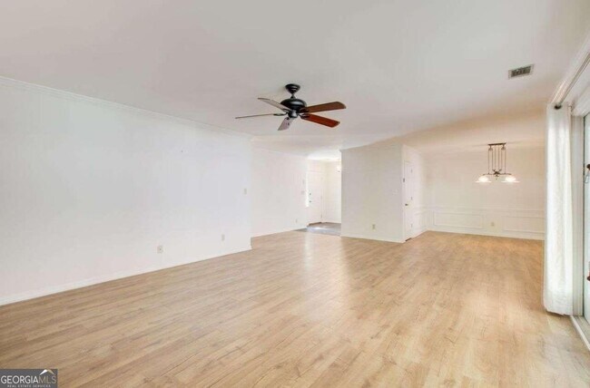 Building Photo - 93 Dunwoody Springs Dr